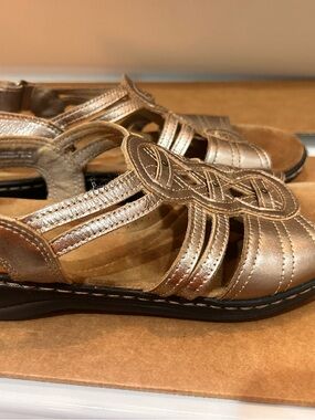 Clark's Women's Size 7W Leisa Janna Bronze Sandals
